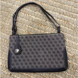 Dooney & Bourke hand bag